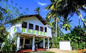 Tropical Point Inn